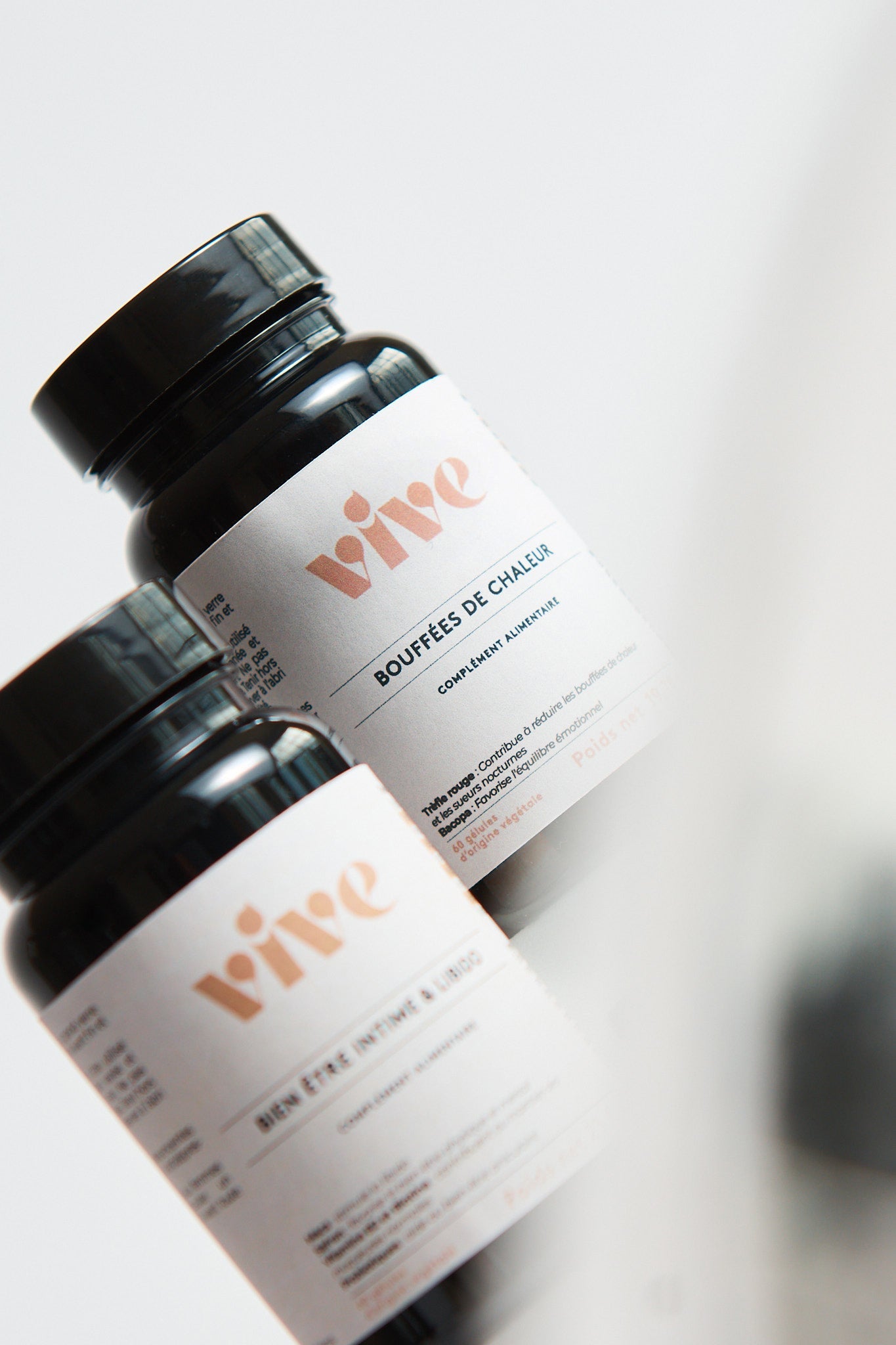 Une cure naturelle composée de compléments alimentaires pour les femmes ménopausées : bouffées de chaleur, sueurs nocturnes, hydratation, libido.